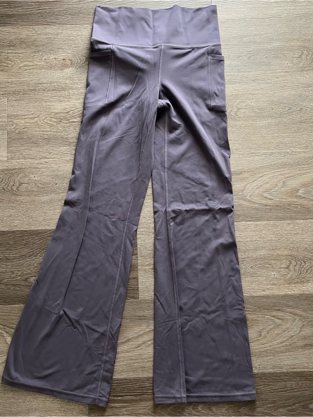 Athleta Salutation Stash Flare leggings in lilac size Medium regular